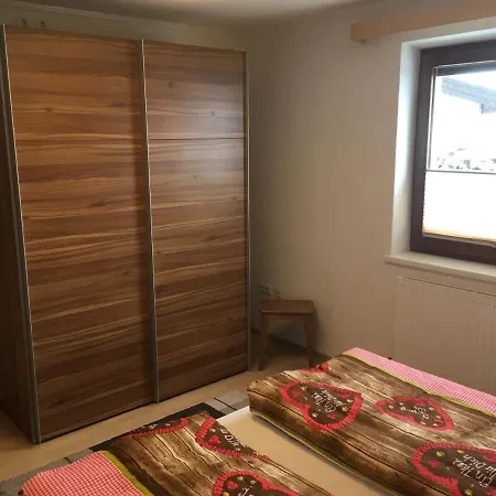 Ferienwohnung Kroll 齐勒谷地施特拉斯