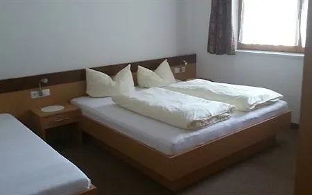 Ferienwohnung Kroll 齐勒谷地施特拉斯