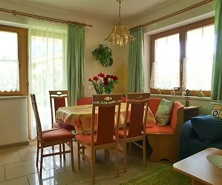 公寓 Ferienwohnung Kroll 齐勒谷地施特拉斯